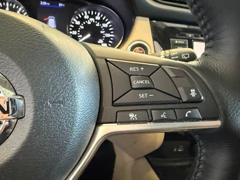 Used 2018 Nissan Rogue SV w/ Sun & Sound Touring Package AWD/4WD image 45