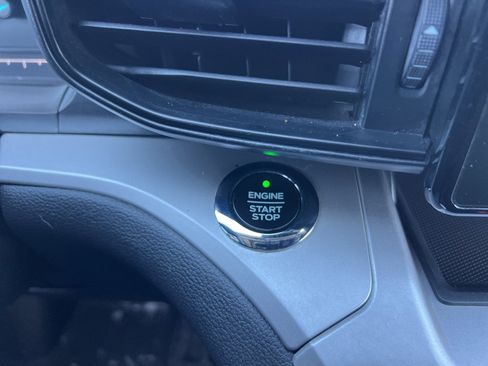 Used 2020 Ford Explorer XLT w/ Comfort Package image 15