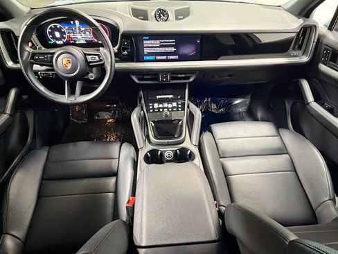 Certified 2024 Porsche Cayenne AWD/4WD image 15