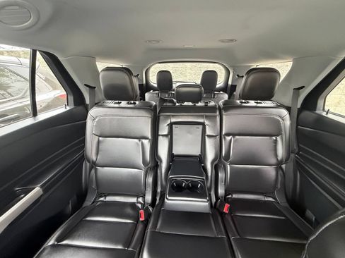 Used 2024 Ford Explorer XLT w/ Equipment Group 202A AWD/4WD image 40