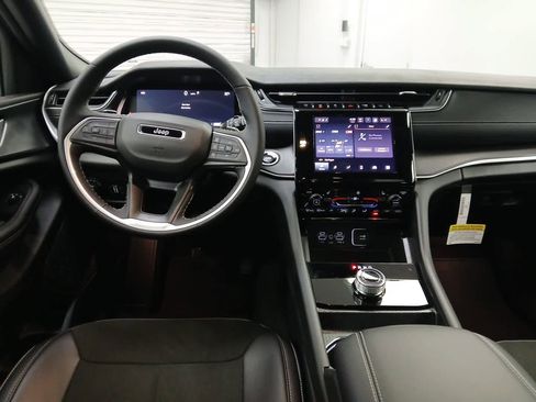 New 2025 Jeep Grand Cherokee Altitude image 13