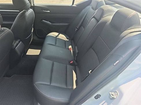 Used 2023 Nissan Altima 2.5 SR w/ SR Premium Package FWD image 4
