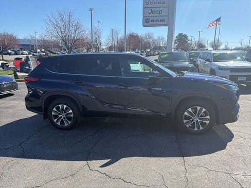 Used 2021 Toyota Highlander XLE image 4