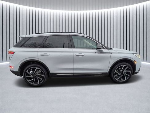 New 2026 Lincoln Corsair Reserve image 2