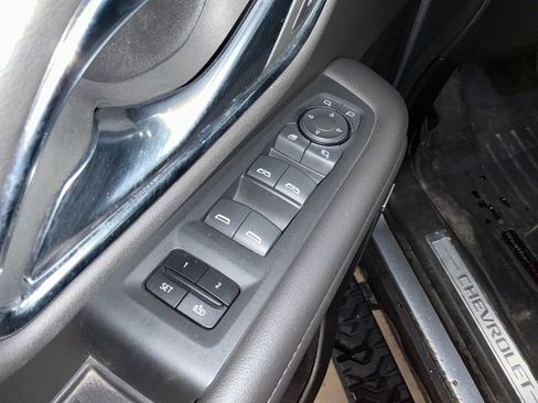 Used 2022 Chevrolet Suburban Z71 w/ Z71 Off-Road Package image 15