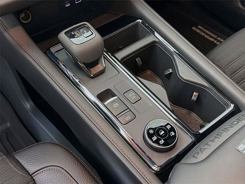 Used 2025 Nissan Pathfinder Rock Creek image 17