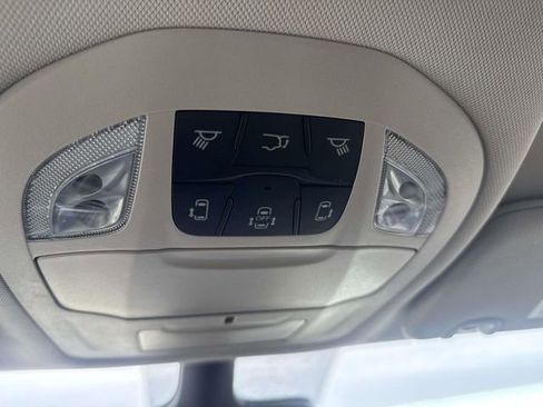 Used 2024 Chrysler Pacifica Touring-L FWD image 32