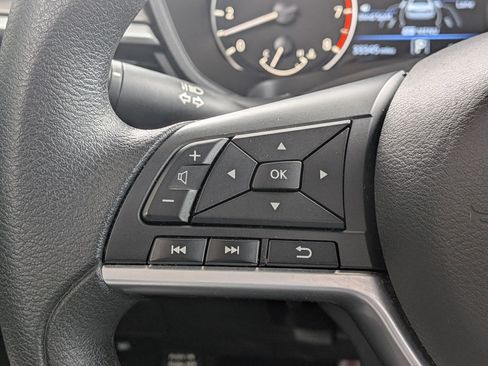 Used 2025 Nissan Altima 2.5 SV FWD image 12
