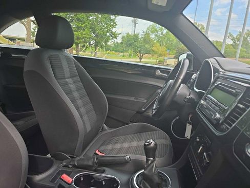 Used 2012 Volkswagen Beetle 2.0T image 21