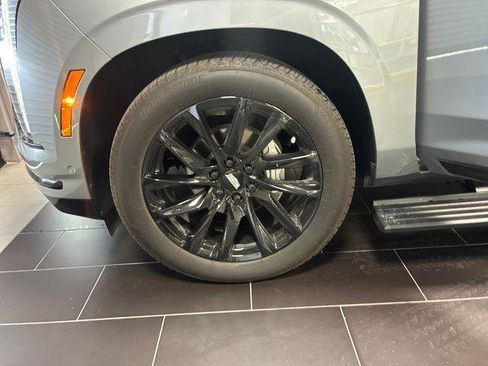 Certified 2025 Cadillac Escalade ESV Sport Platinum w/ LPO, Floor Liner Package AWD/4WD image 60