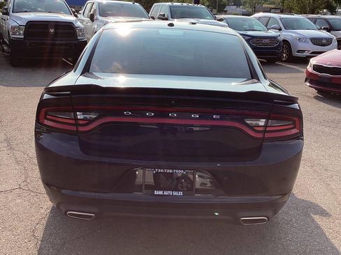 Used 2019 Dodge Charger SXT w/ Blacktop Package image 3