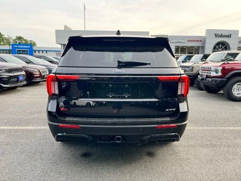 Used 2025 Ford Explorer ST-Line w/ ST-Line Street Pack AWD/4WD image 7