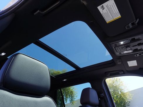 Certified 2022 GMC Yukon Denali image 13