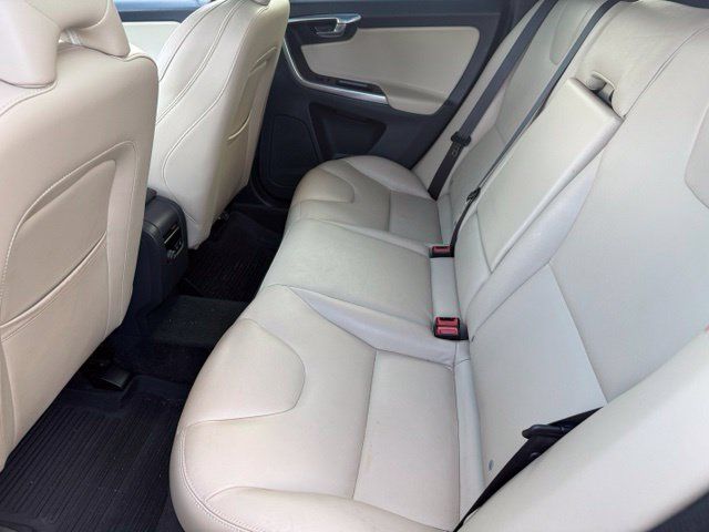 Used 2016 Volvo XC60 T6 w/ Climate Package AWD/4WD image 13
