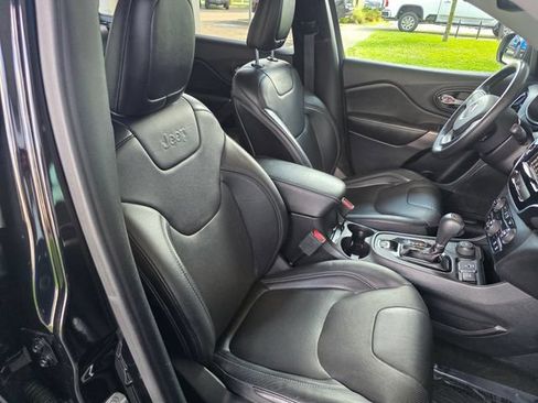 Used 2019 Jeep Cherokee Limited AWD/4WD image 10