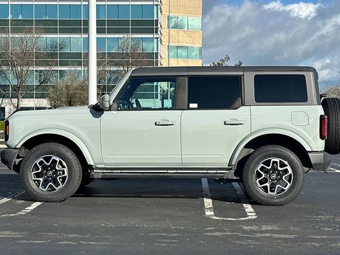 Used 2023 Ford Bronco Outer Banks image 7