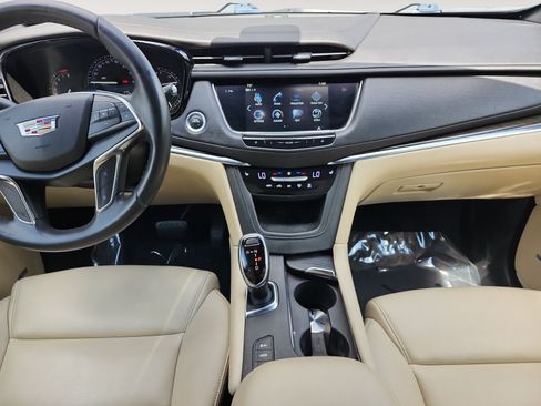 Used 2019 Cadillac XT5 AWD image 11