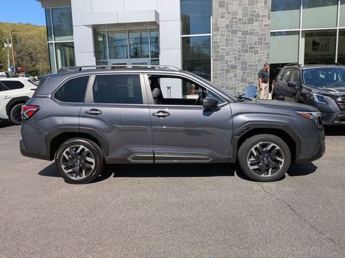 Used 2025 Subaru Forester Limited AWD/4WD image 2