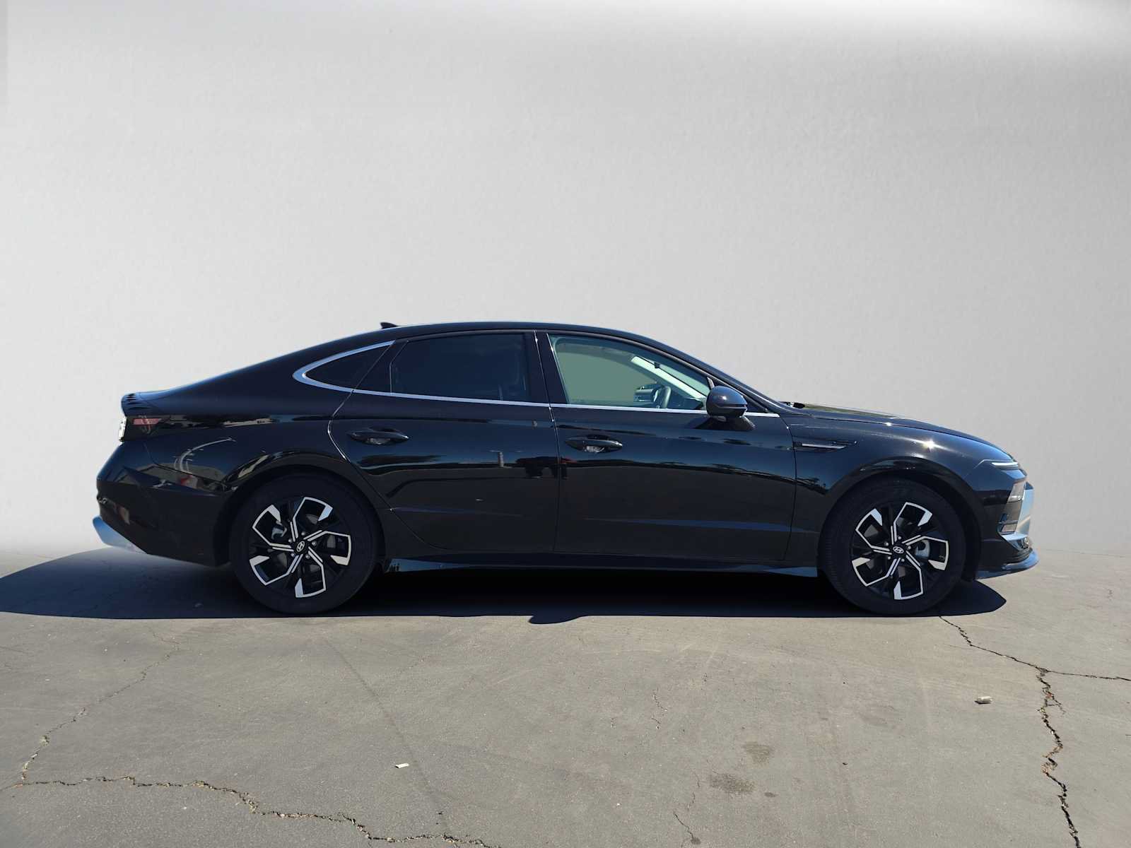Used 2025 Hyundai Sonata SEL FWD image 2