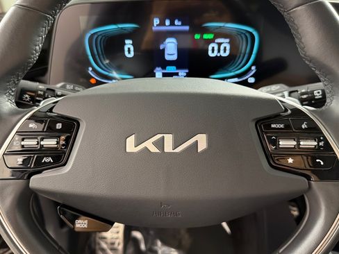 Used 2023 Kia Niro EX Touring FWD image 21