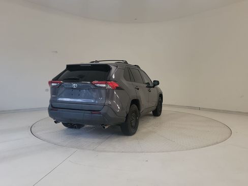 Used 2020 Toyota RAV4 LE FWD image 7