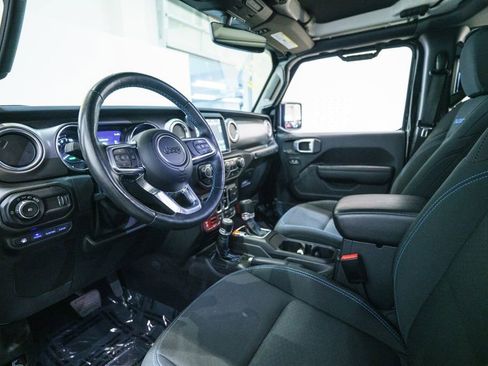 Used 2023 Jeep Wrangler Unlimited Rubicon 4xe w/ Cold Weather Group AWD/4WD image 4