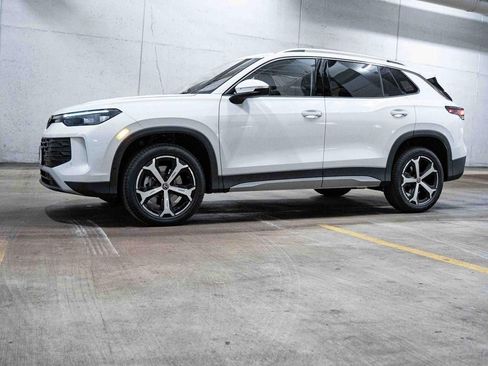 New 2026 Volkswagen Tiguan SE image 3