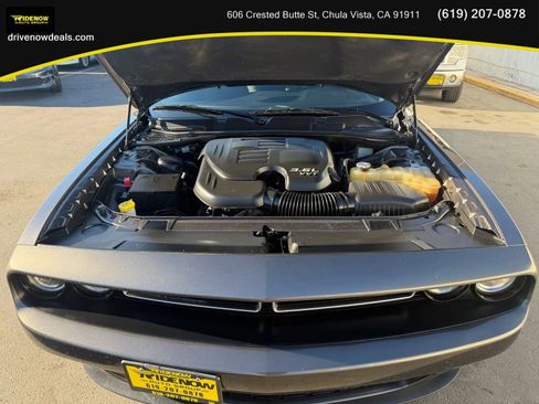 Used 2019 Dodge Challenger SXT RWD image 27