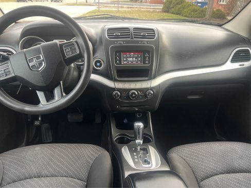 Used 2017 Dodge Journey SE w/ Flexible Seating Group image 16