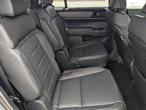 Used 2024 Hyundai Santa Fe Calligraphy image 11