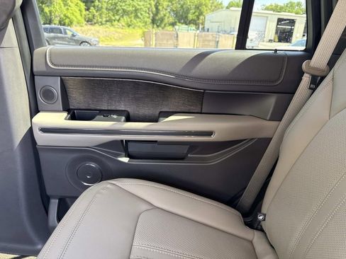 Used 2021 Ford Expedition Limited w/ Cargo Package AWD/4WD image 15