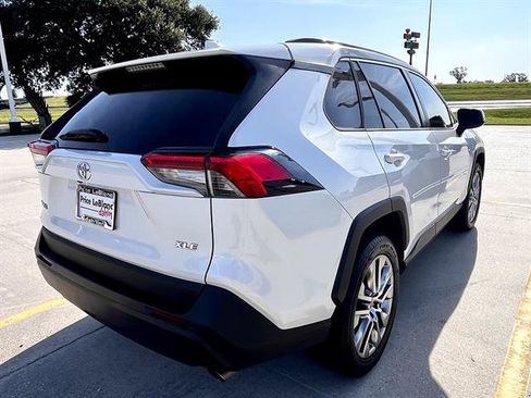 Used 2021 Toyota RAV4 XLE Premium FWD image 3