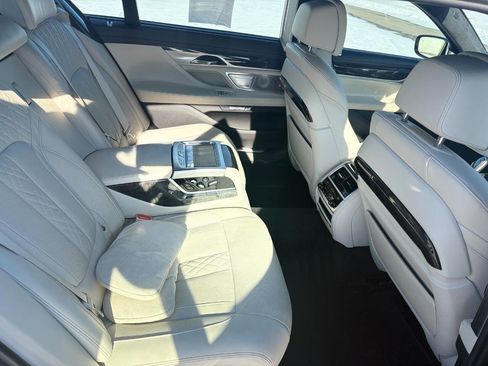 Used 2018 BMW 750i xDrive image 25