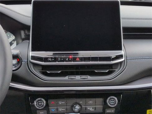 New 2026 Jeep Compass Latitude image 17