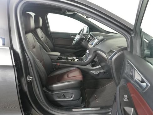 Used 2020 Ford Edge Titanium w/ Equipment Group 301A AWD/4WD image 36