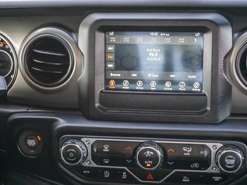 Used 2023 Jeep Gladiator Sport image 16