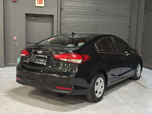 Used 2017 Kia Forte LX FWD image 4