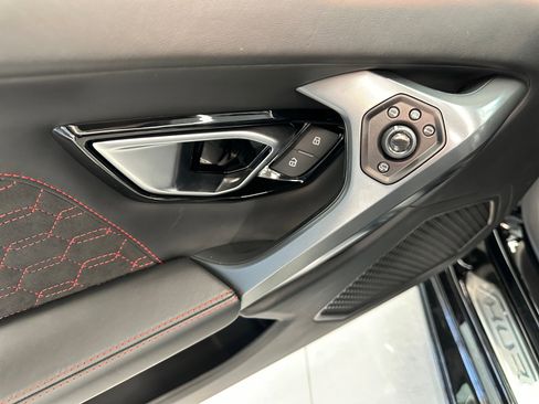Used 2021 Lamborghini Huracan EVO image 32