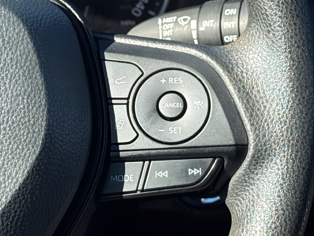 Used 2022 Toyota RAV4 XLE w/ Convenience Package FWD image 16