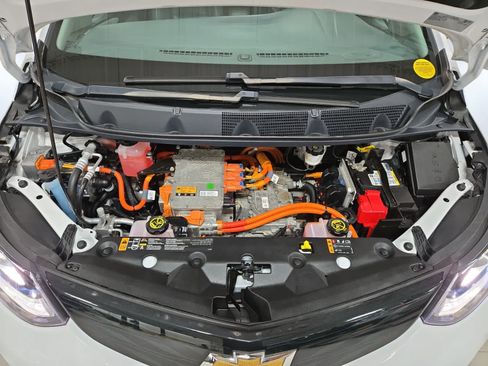 Used 2019 Chevrolet Bolt Premier w/ Infotainment Package FWD image 8