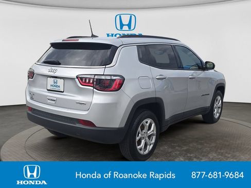 Used 2024 Jeep Compass Latitude AWD/4WD image 5