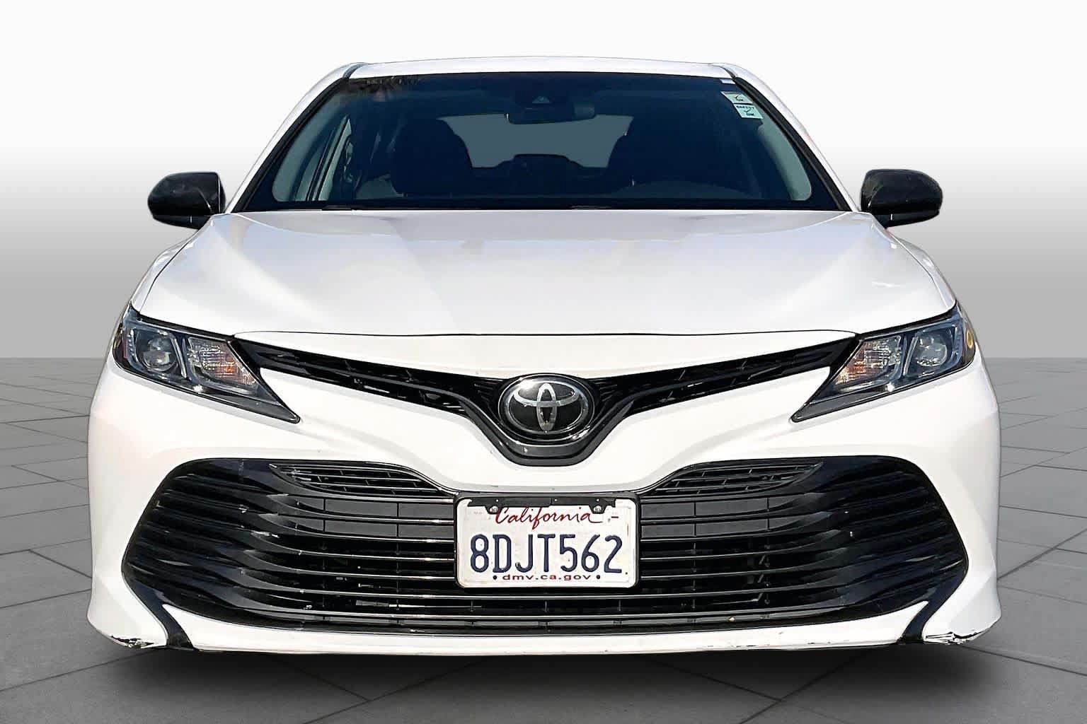 Used 2018 Toyota Camry LE FWD image 3