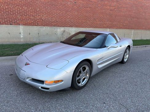 Used 1998 Chevrolet Corvette Coupe w/ Roof Pkg RWD image 1