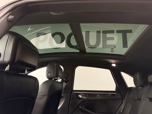 Used 2023 Porsche Macan image 17