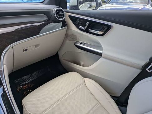 Used 2023 Mercedes-Benz GLC 300 image 6