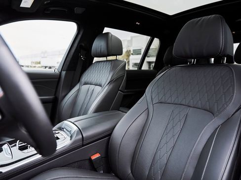 Used 2026 BMW X7 M60i image 50