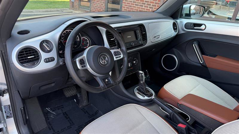 Used 2015 Volkswagen Beetle 1.8T Classic FWD image 20