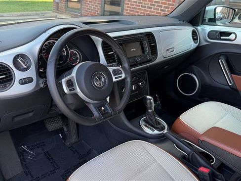 Used 2015 Volkswagen Beetle 1.8T Classic FWD image 20