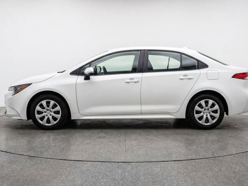 Used 2025 Toyota Corolla LE FWD image 5