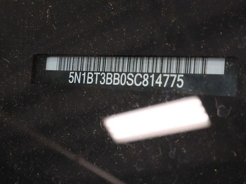 Certified 2025 Nissan Rogue SV image 34